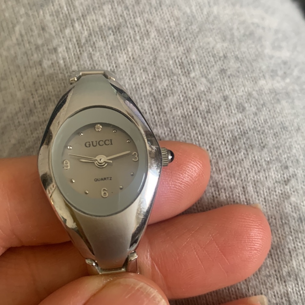 A Gucci silver watch with stone glasses and numbers it’s like new. - Picture 5 of 5